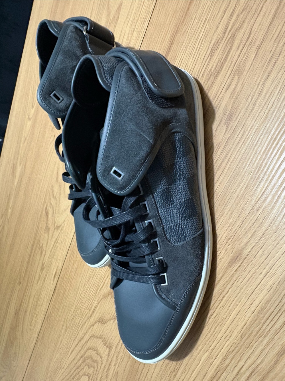 Men’s Size 9 Louis Vuitton Sneakers